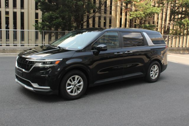2024 Kia Carnival LX Image 1 of 34