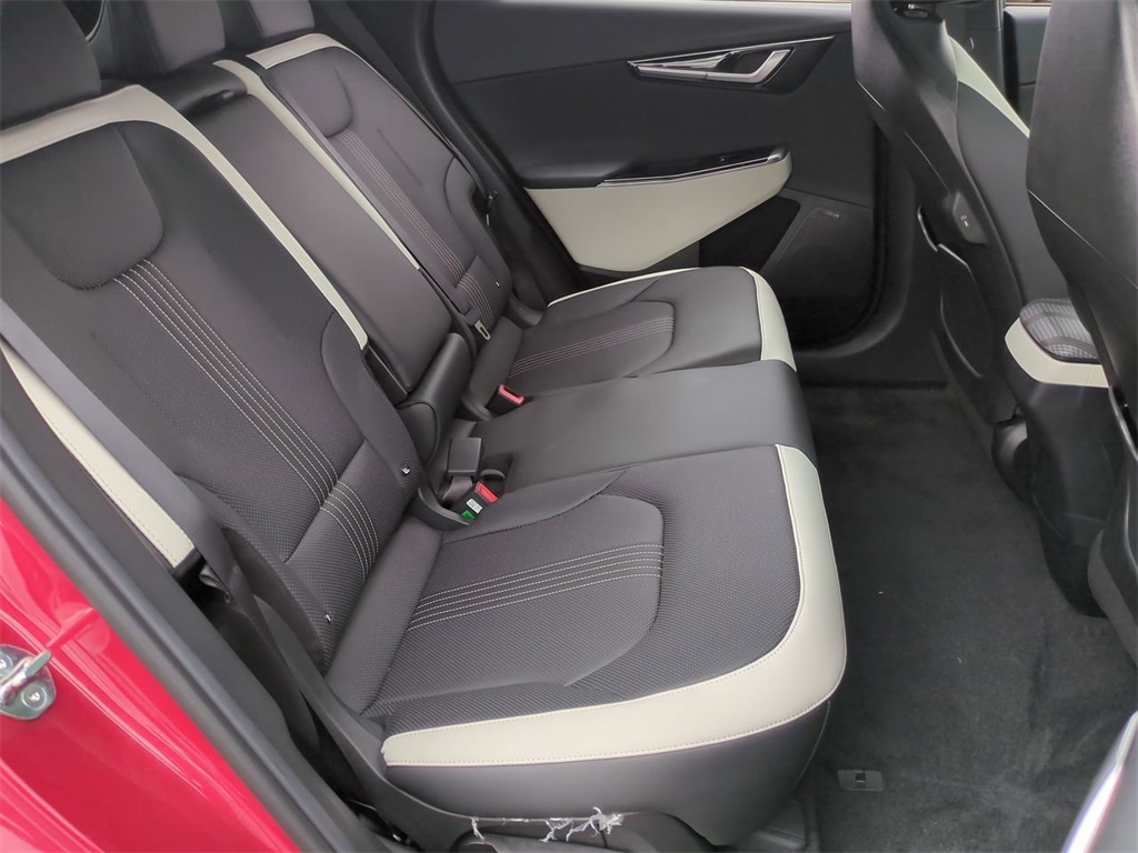 Vehicle image 26 of 34