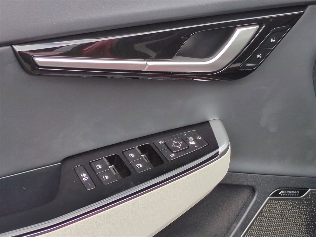 Vehicle image 22 of 34