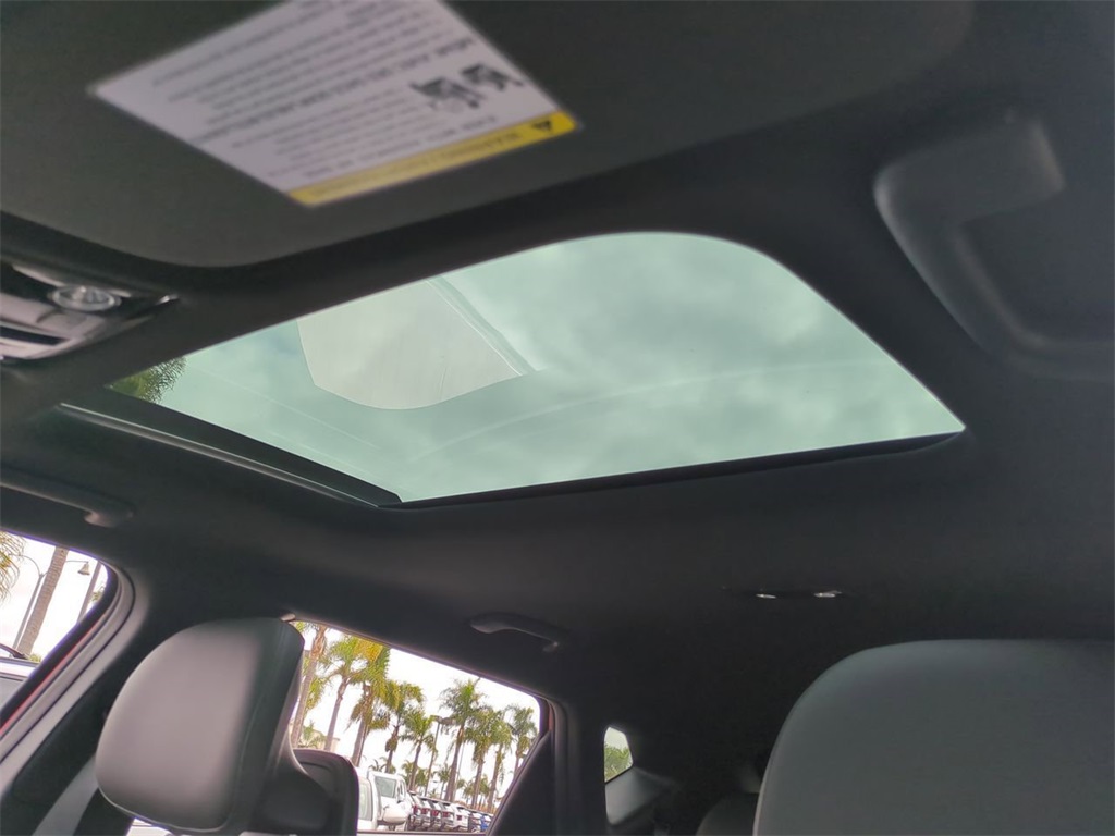 Vehicle image 18 of 34