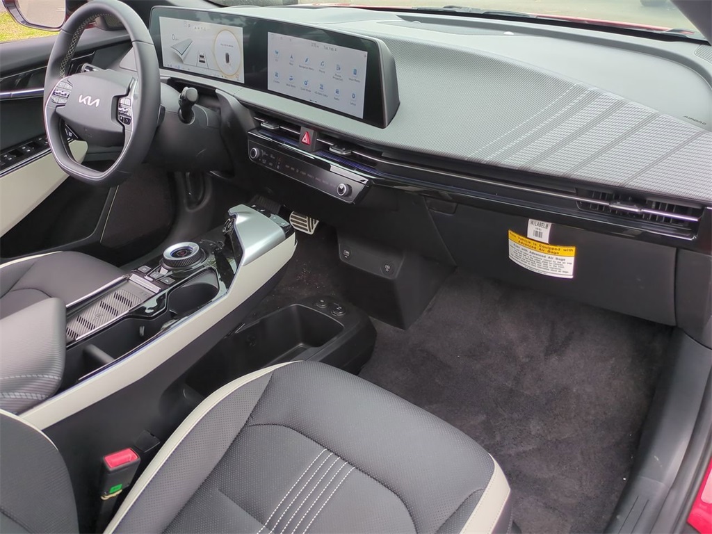 Vehicle image 28 of 34