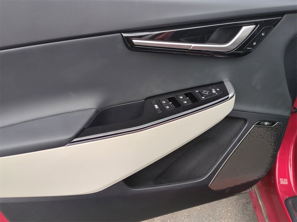 Vehicle image 21 of 34