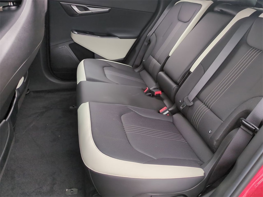 Vehicle image 24 of 34