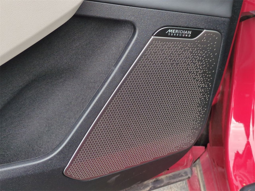 Vehicle image 23 of 34