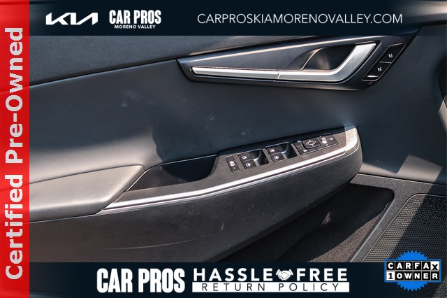 Vehicle image 23 of 25