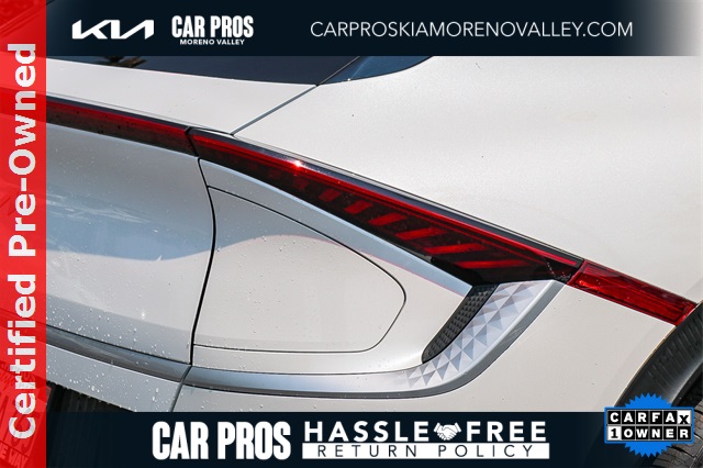 Vehicle image 17 of 25