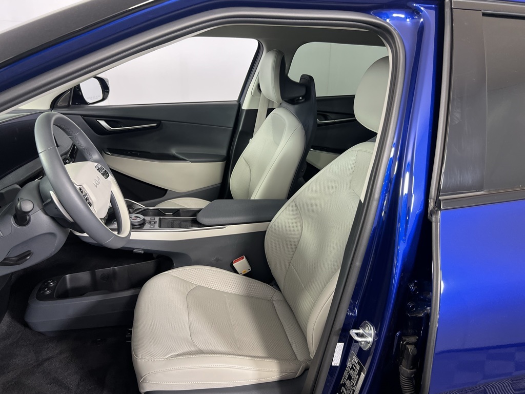 Vehicle image 22 of 60