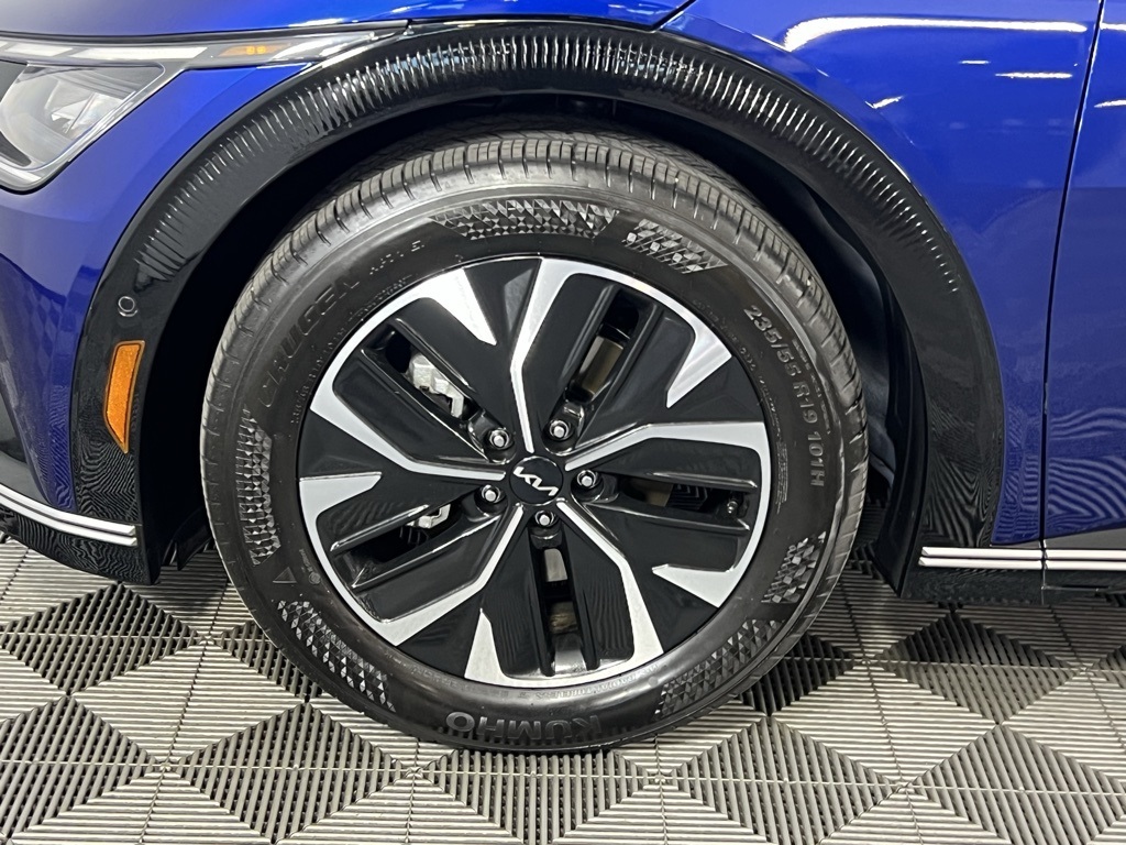 Vehicle image 14 of 60