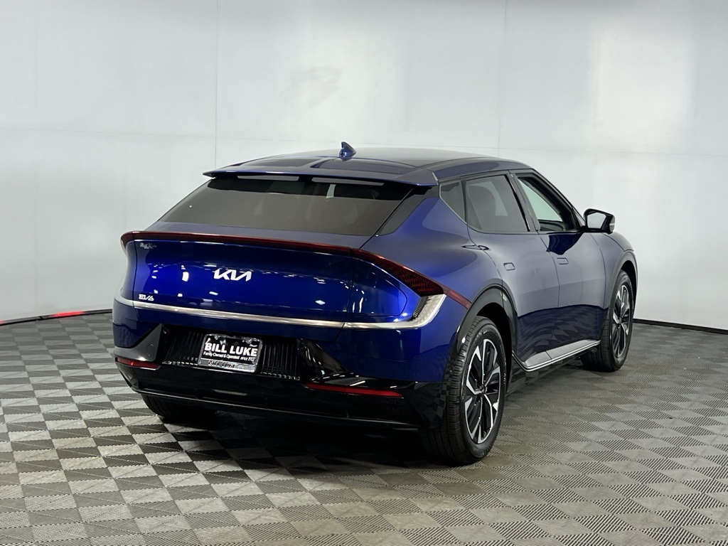 Vehicle image 6 of 60