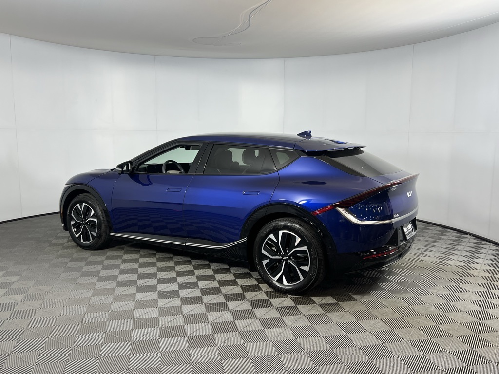 Vehicle image 8 of 60