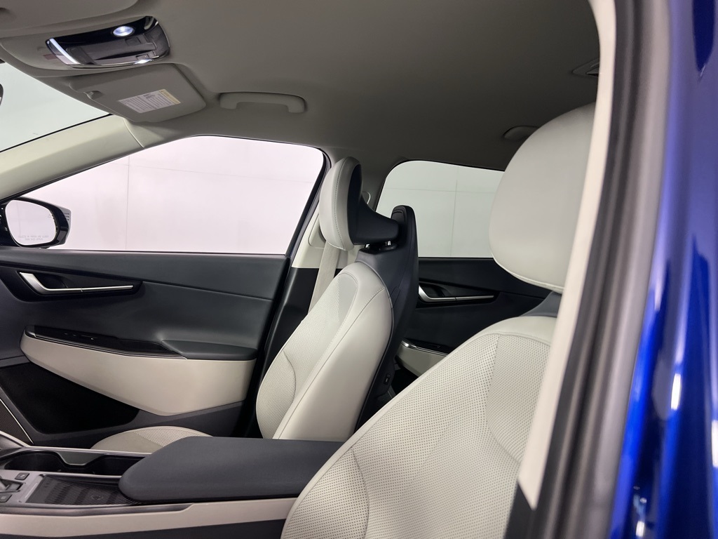 Vehicle image 24 of 60