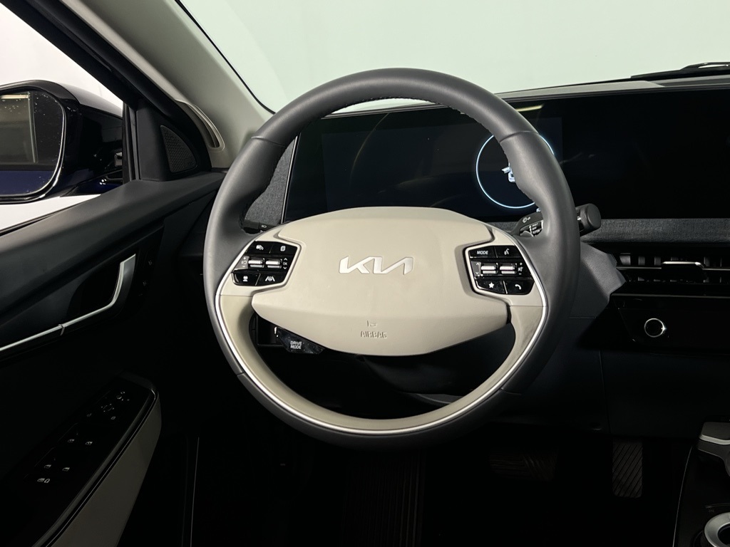 Vehicle image 21 of 60