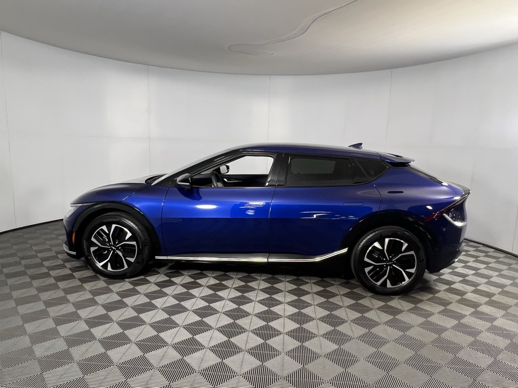 Vehicle image 10 of 60