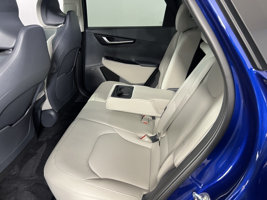 Vehicle image 27 of 60