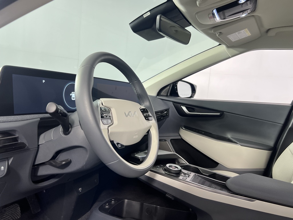 Vehicle image 23 of 60