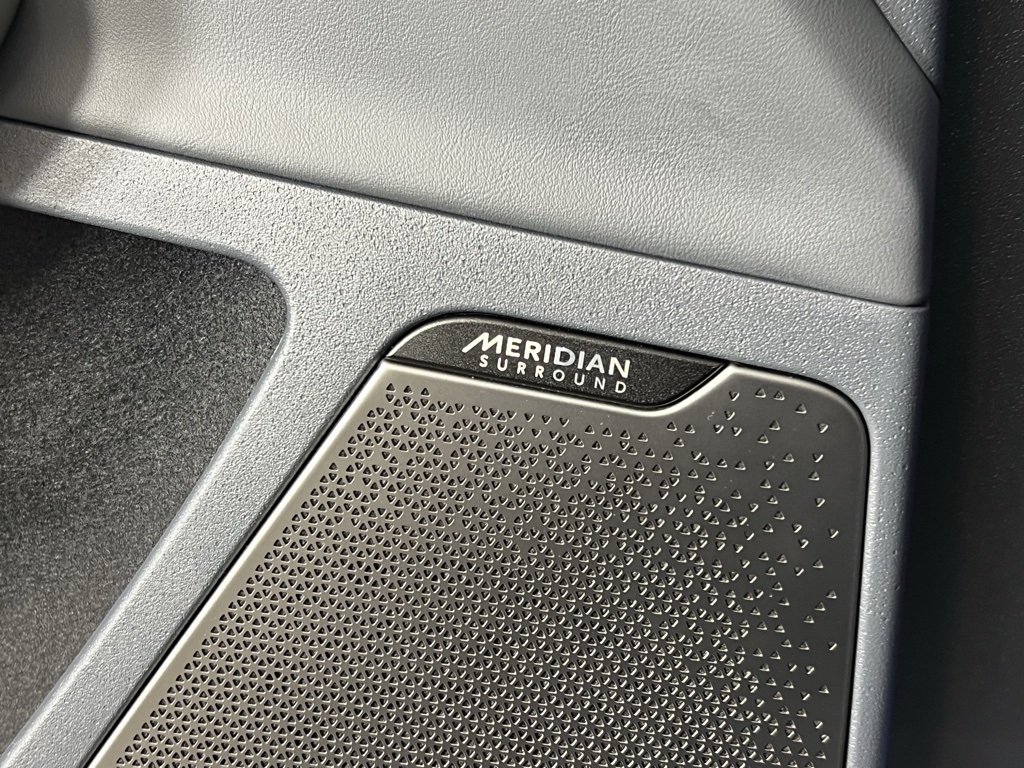 Vehicle image 15 of 60