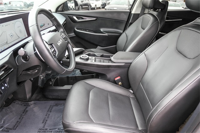 Vehicle image 14 of 25