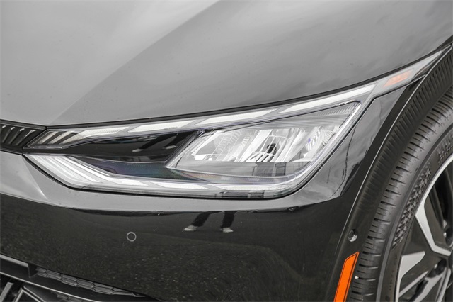 Vehicle image 23 of 25