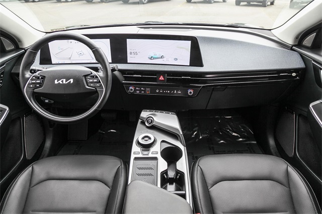 Vehicle image 15 of 25