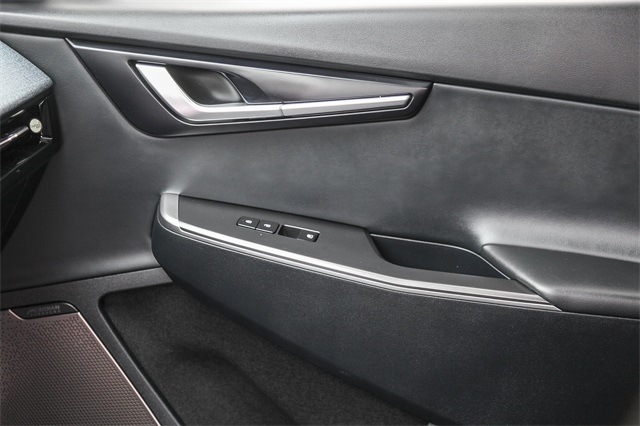 Vehicle image 20 of 25