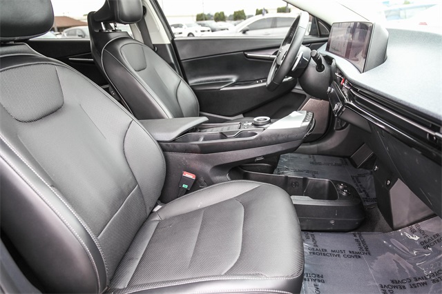 Vehicle image 13 of 25
