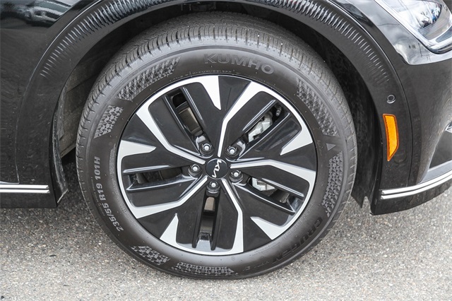 Vehicle image 9 of 25