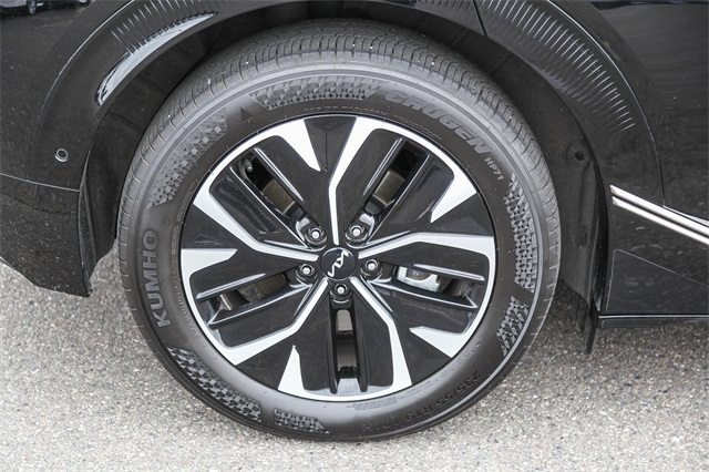 Vehicle image 8 of 25