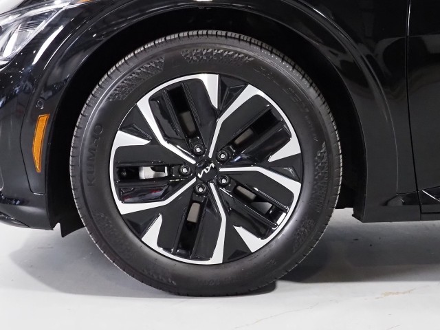 Vehicle image 57 of 76