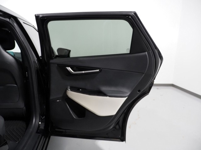 Vehicle image 70 of 76