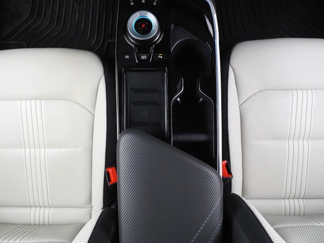 Vehicle image 26 of 76