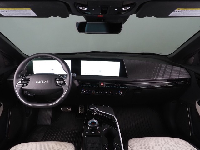 Vehicle image 5 of 76