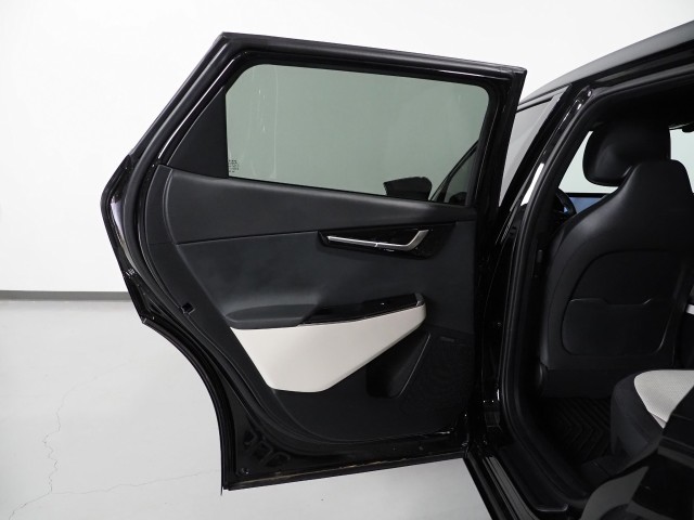 Vehicle image 66 of 76