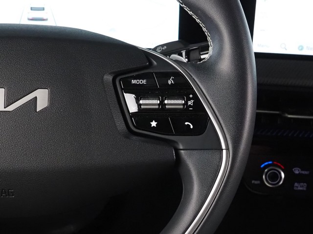 Vehicle image 25 of 76