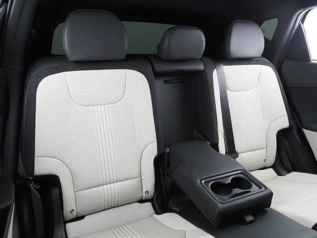 Vehicle image 18 of 76