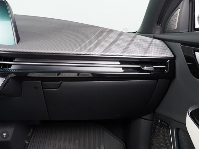 Vehicle image 48 of 76