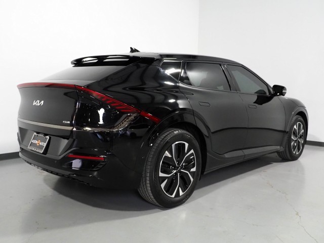 Vehicle image 8 of 76