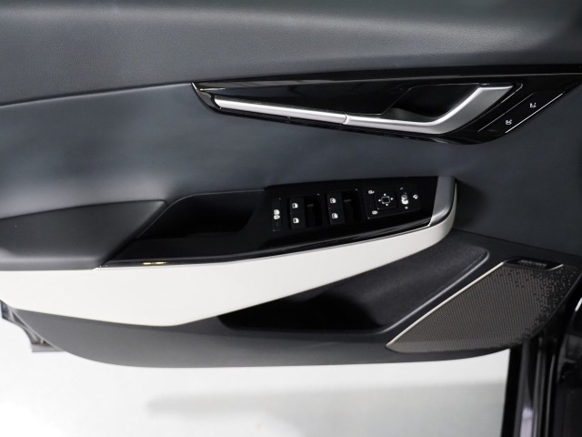 Vehicle image 65 of 76
