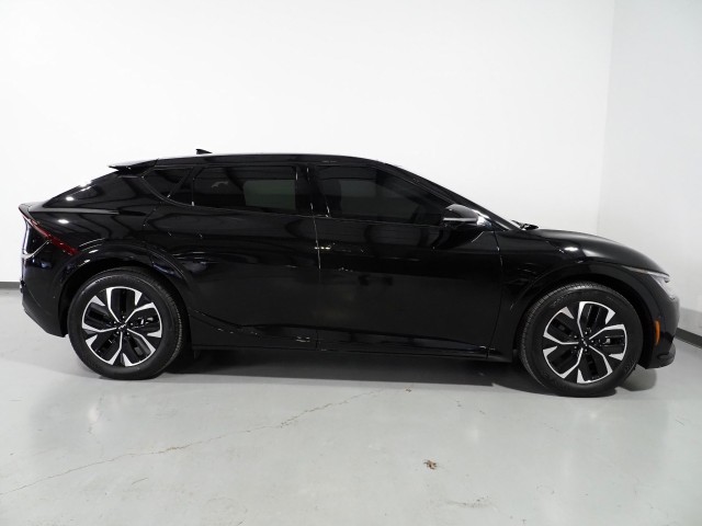 Vehicle image 7 of 76