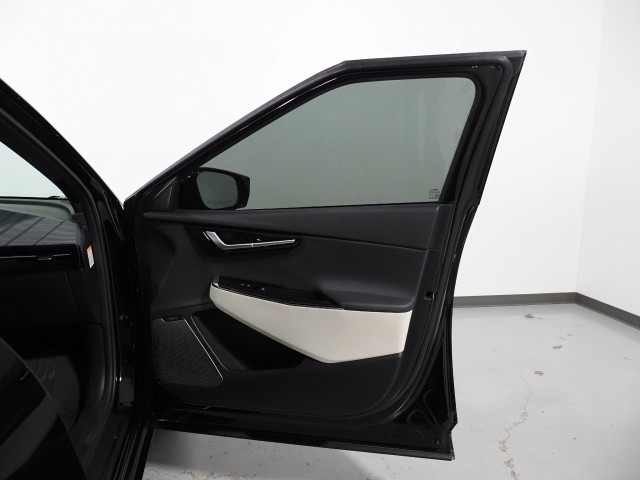 Vehicle image 68 of 76