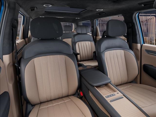 Vehicle image 13 of 27