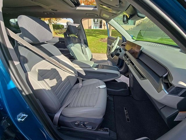 2024 Kia EV9 Land Image 7 of 12