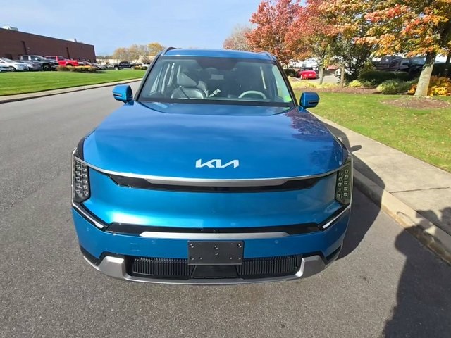 2024 Kia EV9 Land Image 2 of 12