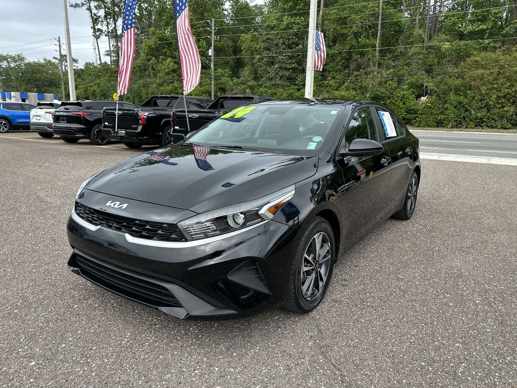 2024 Kia Forte LXS Image 3 of 31