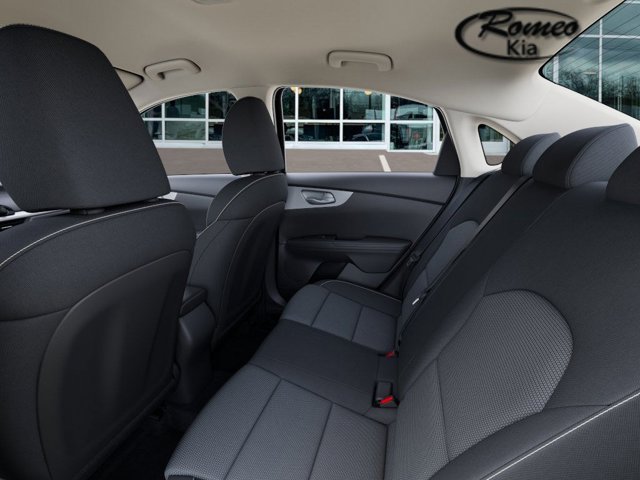 Vehicle image 14 of 27