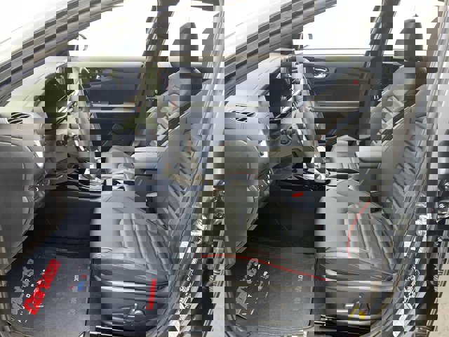 Vehicle image 14 of 27