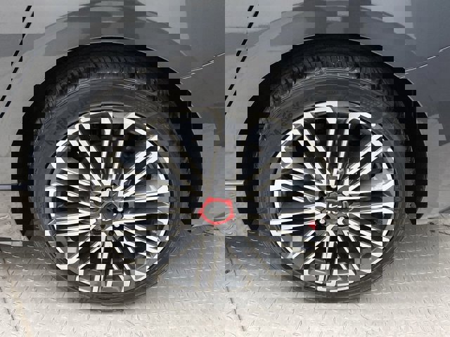 Vehicle image 10 of 27