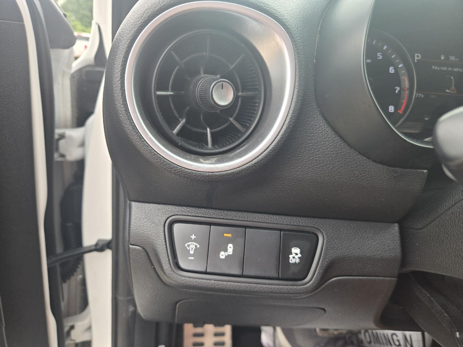 Vehicle image 13 of 23
