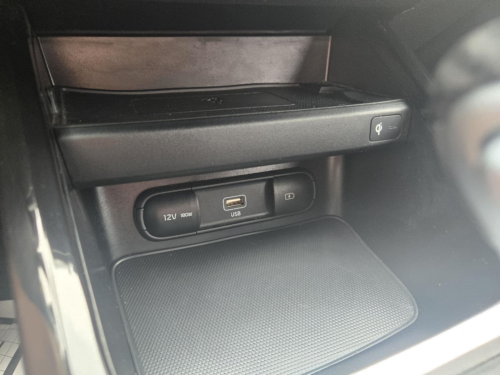 Vehicle image 19 of 23