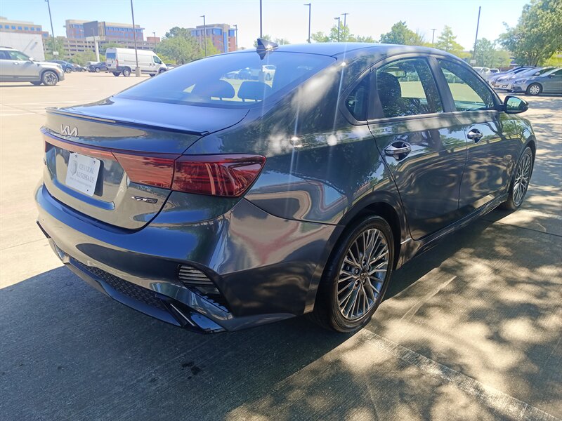 Vehicle image 3 of 32