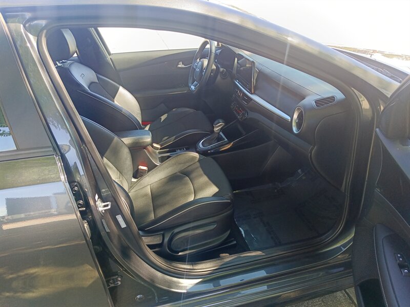 Vehicle image 17 of 32